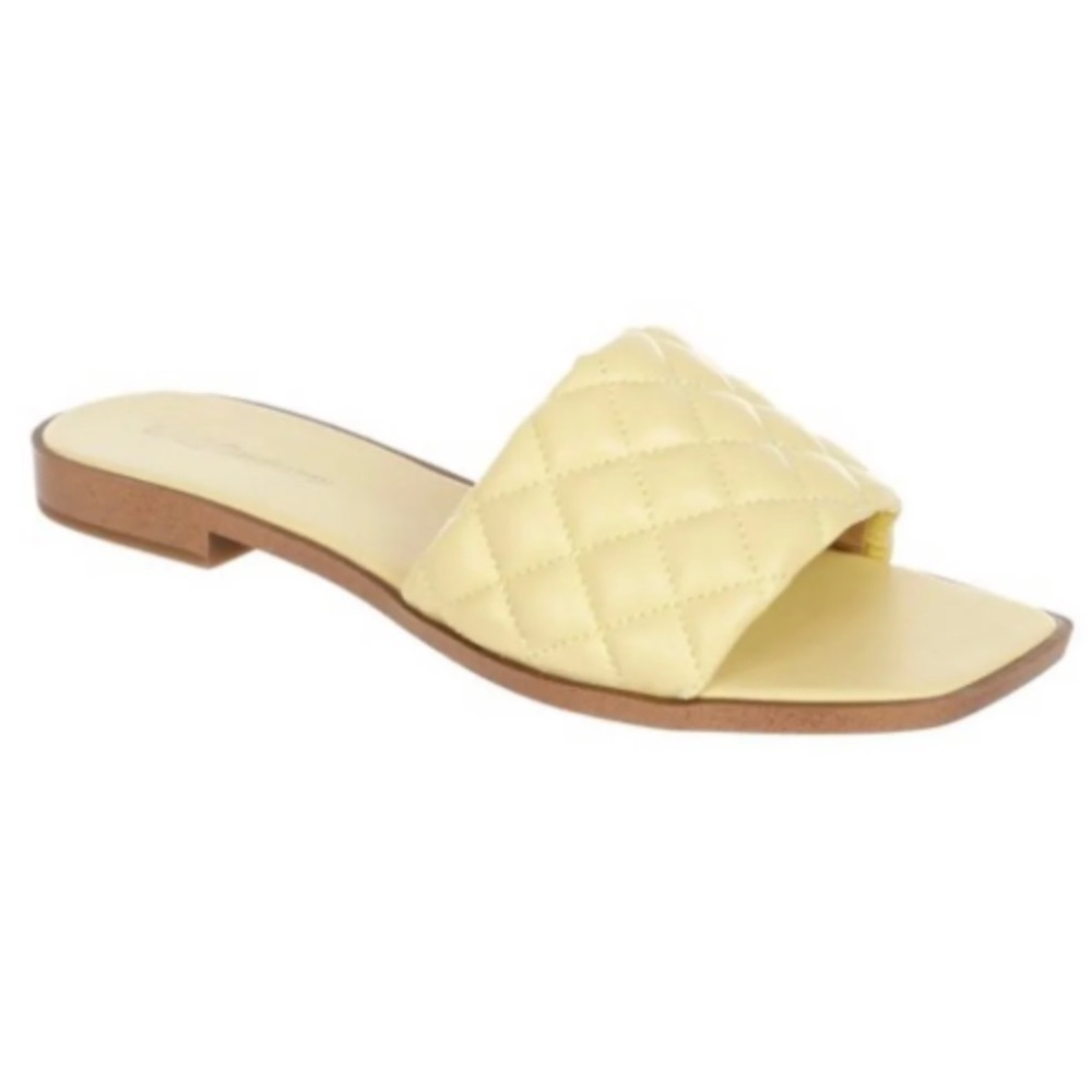 BCBGENERATION YELLOW SLIDE SANDALS NWT SIZE 9